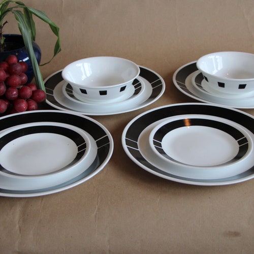 Discontinued - Corelle shops by Corning - URBAN BLACK - Lot of 10 Pieces - Very Good Condition
