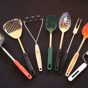 1960&#39;s to 1970&#39;s Vintage  Kitchen Utensils  Plastic Handles  Ekco Chief Androck   Ladles Spoons Spatulas in Good to VG Cond.