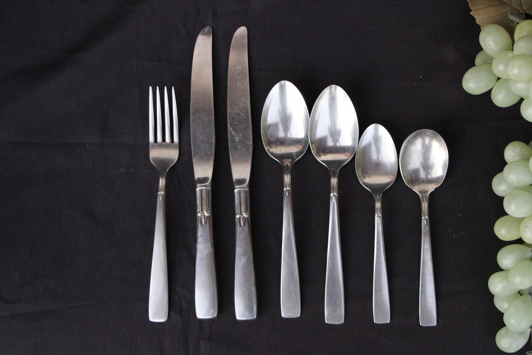 thumbnail image 2 of Oneida Satin Accent Stainless Steel Flatware – Glossy Mix & Match – Your Choice Of Pieces 2 of 3