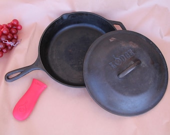 1990's Vintage - LODGE 10" Seasoned #12 Skillet with Lid and Silicone Grip