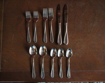 thumbnail image 2 of Oneida Flight Reliance Flatware Stainless Steel | Choose Your Pieces Or 32pc Service For 6 Set 2 of 2