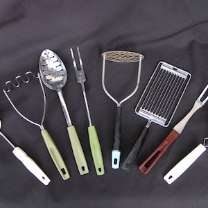 1960&#39;s 1970&#39;s Vintage Kitchen Utensils Plastic Handles Ekco Chief Androck Mashers Spoons Spatulas  Good to VG Cond.