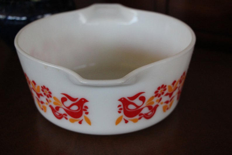 - 475-2.5 Quart Cinderella Casserole 1971-1974 Pyrex FRIENDSHIP Excellent Condition Penn Dutch No Lid