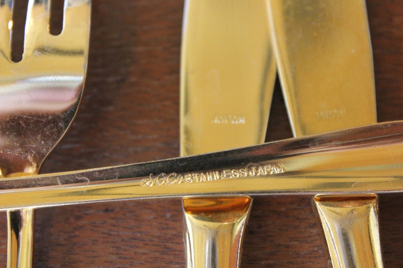 Full Set Excellent Condition Towle SCC Gold Electoplated Stainless Flatware Two Roses TWS215 1970/'s Vintage 1960/'s 49 Pieces