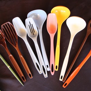 1960's to 1970's Vintage Kitchen Utensils Plastic Handles Ekco Chief  Androck Ladles Spoons Spatulas in Good to VG Cond. 