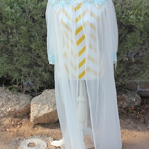 1950&#39;s - 1960&#39;s Vintage - Ladies Nylon Peignoir - Sheer Dressing Gown - White with Pale Baby Blue  - Long - Size 32 - Very Good Condition