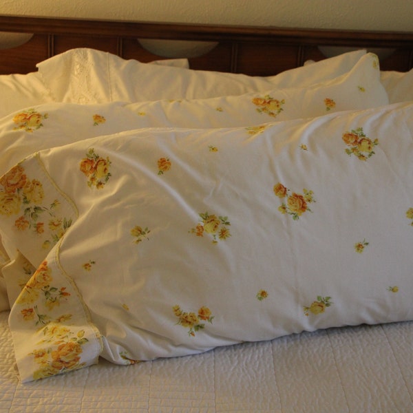1960's - 1970's Vintage - Fashion Manor by Jc Penny's - Yellow Roses - Pair of KING PILLOW CASES - 20 x 40 " - Good Condition