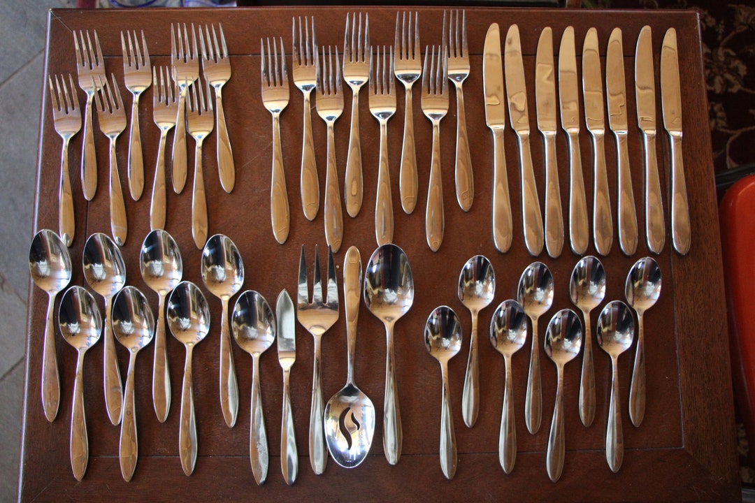 2002 Vintage Oneida JENNIFER Stainless Steel Flatware Service for 8 /