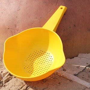 1970's Vintage Tupperware Strainer / Colander # 1200 1 quart Bright Yellow - handle and pour spouts - Good to Very Good Condition