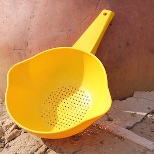 1970's Vintage Tupperware Strainer / Colander # 1200 1 quart Bright Yellow - handle and pour spouts - Good to Very Good Condition