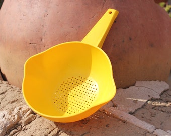 1970's Vintage Tupperware Strainer / Colander # 1200 1 quart Bright Yellow - handle and pour spouts - Good to Very Good Condition