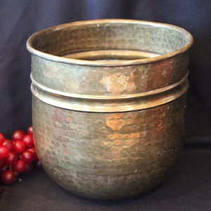 1970&#39;s - 1980&#39;s Vintage - SOLID Hammered BRASS - Pot / Planter - 9 x 9.25&quot; Good to Very Good Condition