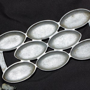Vintage - Cast Aluminum - Gem Pan - 13 3/4 x 6 7/8 inches - Very Good Condition