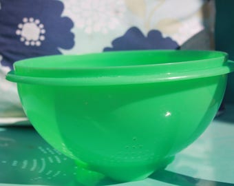 1960's to 1970's  Vintage TUPPERWARE Jade Jadite Green #339 Colander or Strainer   9 1/2 inches in Good to Very Good Condition