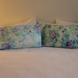 1970&#39;s Vintage  Dan River HEAVENLY Purple and Blue Floral  Pair of KING Pillowcases  20 x 40 inches in Good Condition