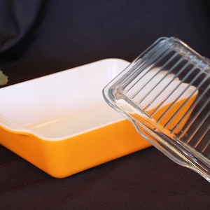 1968 - 1973 Vintage - Pyrex - DAISY / aka Sunflower - 503 - 1 1/2 qt Fridgie w/ Lid - Very Good Condition