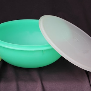 1950's 1960's Vintage Tupperware 274 Fix N Mix Large 26 Cup Mixing Bowl W/  Lid / Seal VERY Good Condition 