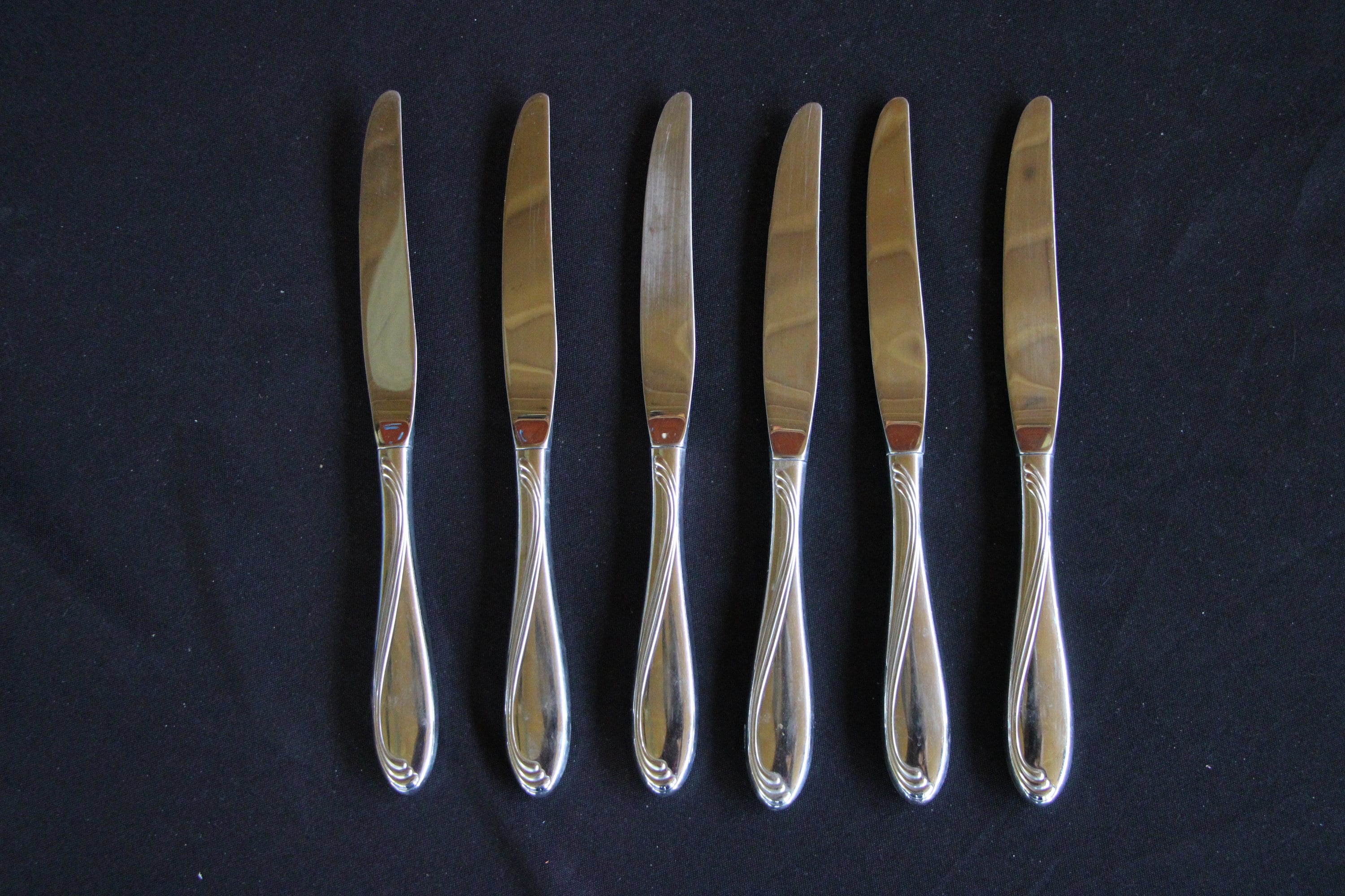 Oneida Metra Stainless Steel Flatware Set - Glossy Silverware In Great Used Condition