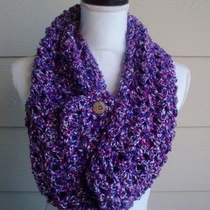 Circular scarf w/buttons, Winter scarf/cowl, Scarf w/buttons, Purple scarf,  Purple cowl, Trendy scarf, Jeans scarf, Soft and warm scarf