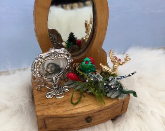 Miniature Silver Frame Christmas Picture and Mini Table Swag with Reindeer