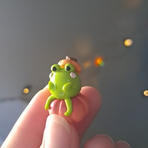 Froggo on pumpkin mini figure