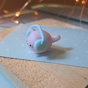 Figura kawaii gato y orejeras