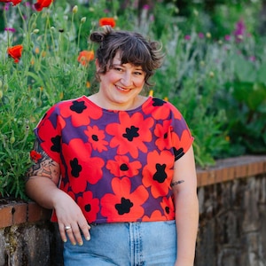 Handmsde Top Boxy Fit Cotton Linen Top Modern Big Red Flowers Japanese Fabric Marimekko Style One Size Shirt Unique Summer Outfits Gift Idea