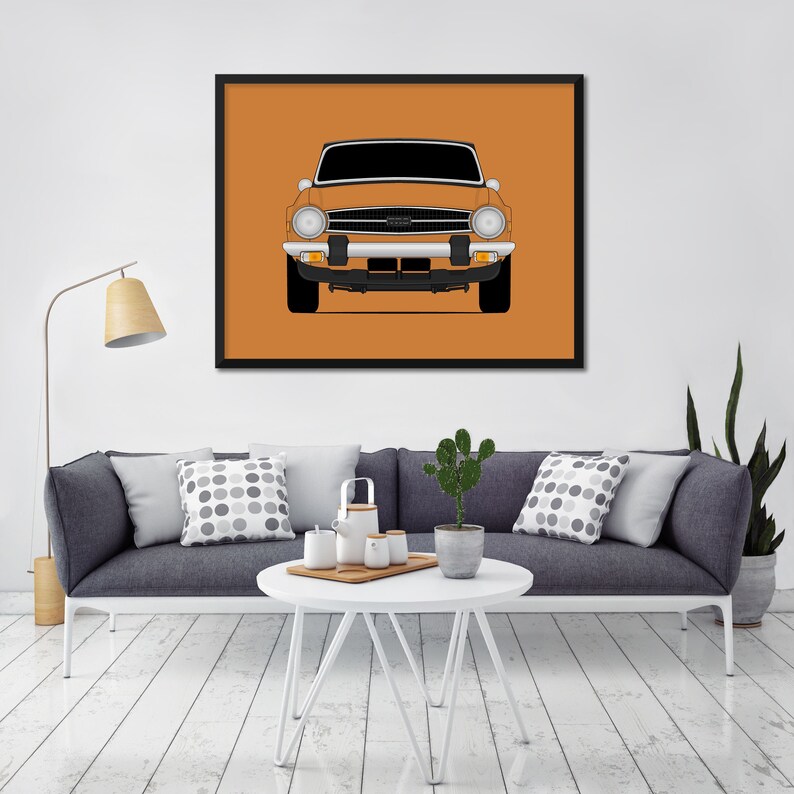 Pode incluir: Uma ilustra&ccedil;&atilde;o emoldurada de um carro laranja vintage com uma grade frontal e far&oacute;is pretos. O carro est&aacute; sobre um fundo laranja s&oacute;lido.