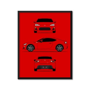 Op de afbeelding: Een rode Toyota 86 sportwagen wordt getoond in drie verschillende weergaven: voor, zijkant en achterkant. De auto heeft zwarte wielen en een zwart frame rond de ramen.