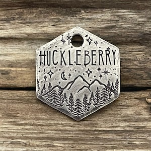 Médaille pour chien, Médailles pour chien, Médailles d'identité pour chien, Médaille d'identification pour animal de compagnie, Médaille pour chien personnalisée, Médaille d'étoiles arbre montagne, Collier pour chien, Huck's Journey