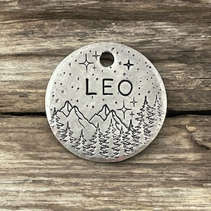 Placa de identificación para perros, placa de identificación, montaña, estrellas, árboles, placa de identificación para mascotas, placa de identificación personalizada, personalizada, The Atlas, Metal Hounds