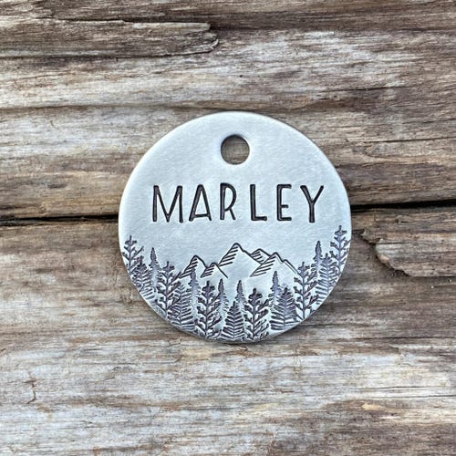 Médaille pour chien - Médaillon arbre de montagne personnalisé - Médaille de collier personnalisée estampée à la main - Cadeau parfait pour animal de compagnie
