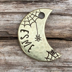 Dogtags voor honden, met de hand gestempeld huisdiertag, hondenpenning, maantag, halsbandtag, gepersonaliseerd, huisdiertag, kattenpenning, The Silk Moon