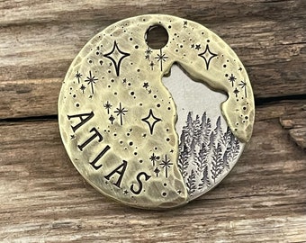 Howling Wolf Dog Tag - Vollmond mit Sternen - Bäume Sterne Haustier ID - Geschenk für Tierliebhaber - Wilderness Adventure Tag