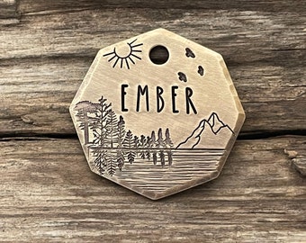 Placa de identificación para mascotas, placa para perros, placa para collar, placa con nombre, estampada a mano, montañas, personalizada, reflejo del lago