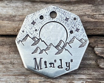 Placa de identificación para perro con diseño de luna llena, brillo lunar, estrellas y galaxia, placa personalizada para perros, placa de collar personalizada.
