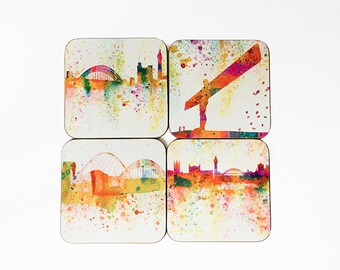 Ensemble de 4 sous-verres en bois, aquarelles représentant l'Ange du Nord, Millennium Bridge, les toits de Newcastle, Splash of Toon