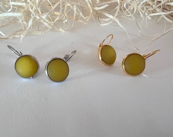 Ohrhänger Edelstahl oder vergoldet mit Polaris-Cabochons in Olive