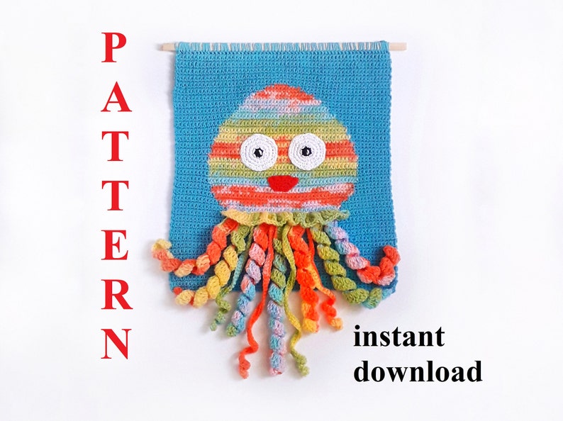 Puede incluir: Un patr&oacute;n de crochet para una pared colgante de pulpo de colores. El pulpo est&aacute; hecho con una variedad de colores, incluyendo naranja, amarillo, verde y azul. El pulpo tiene una cara amigable con ojos grandes y una sonrisa roja. El patr&oacute;n est&aacute; disponible para descarga instant&aacute;nea.