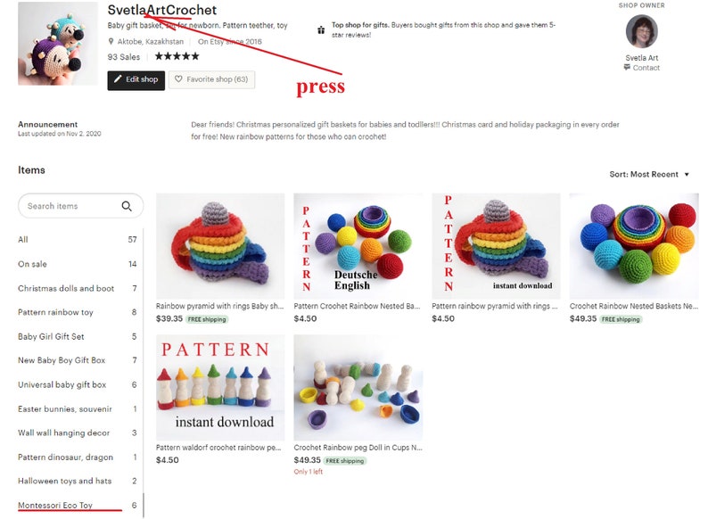 Puede incluir: Un juguete de crochet arco&iacute;ris con anillos, una cesta de crochet arco&iacute;ris anidada y una pir&aacute;mide de crochet arco&iacute;ris con anillos. Los juguetes est&aacute;n hechos de hilo y son perfectos para beb&eacute;s y ni&ntilde;os peque&ntilde;os. La imagen tambi&eacute;n incluye una superposici&oacute;n de texto que dice "PATR&Oacute;N descarga instant&aacute;nea".