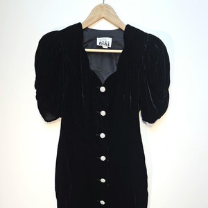 Robe noire en VELOURS à manches bouffantes des années 1990 Taille 4 Petite