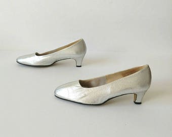 SILVER 1960s Sparkle Fabric PUMPS Size 6.5/7