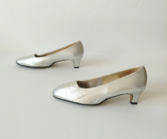 SILVER 1960s Sparkle Fabric PUMPS Size 6.5/7 - image 1