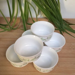 ANCIEN SALADIER ARCOPAL motifs marguerites années 70 20cms EUR 12,00