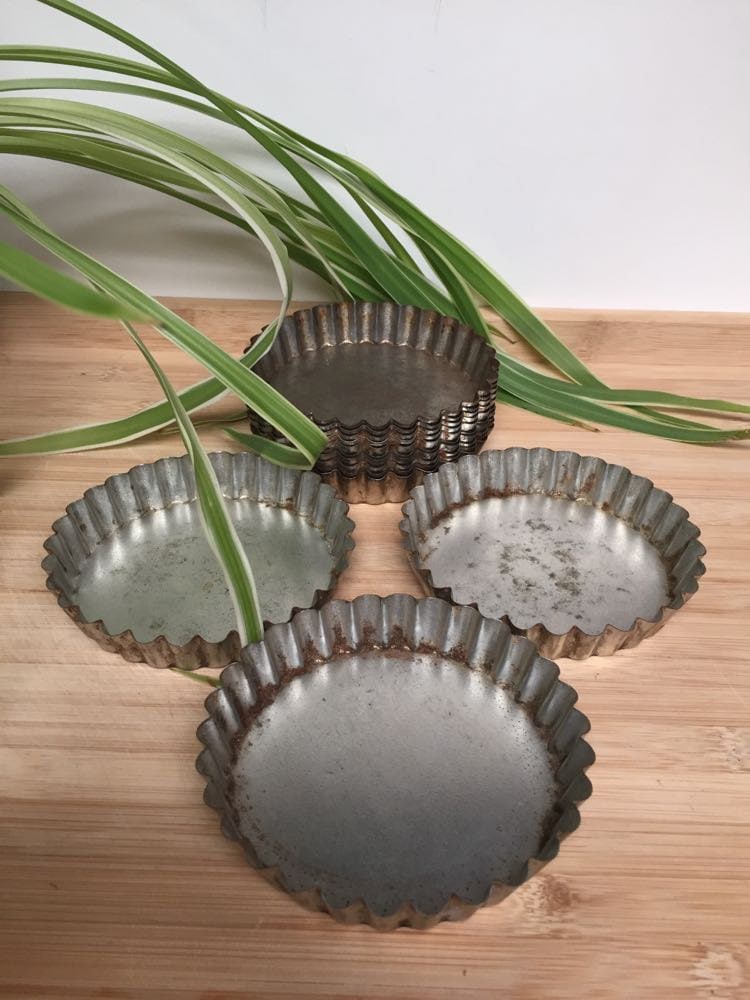 Lot De 10 Moules à Gâteaux Anciens En Métal Blanc - Décor De Noël - Fer Blanc Vintage