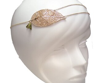 Bijou de tête feuille, doré à l'or fin et perles kaki. Headband chaîne or.