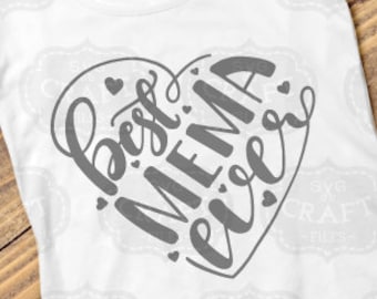 Op de afbeelding: Een wit T-shirt met een grijs hartontwerp met de tekst "beste oma ooit".