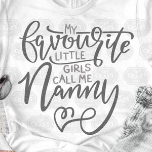 nonna svg, tata svg, regalo per la festa della mamma avg, nonna, le mie bambine preferite mi chiamano svg, famiglia svg, festa della mamma svg, file svg per donne