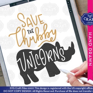 Puede incluir: Un dibujo digital de una silueta de rinoceronte negro con el texto "Save the chubby unicorns" en letras doradas.