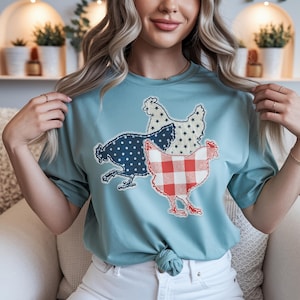 Pollo del 4 de julio PNG, Clipart de animales de granja, Pollo rojo, blanco y azul PNG, Diseño de camiseta de pollo patriótico, Granja rural PNG, Patriótico png